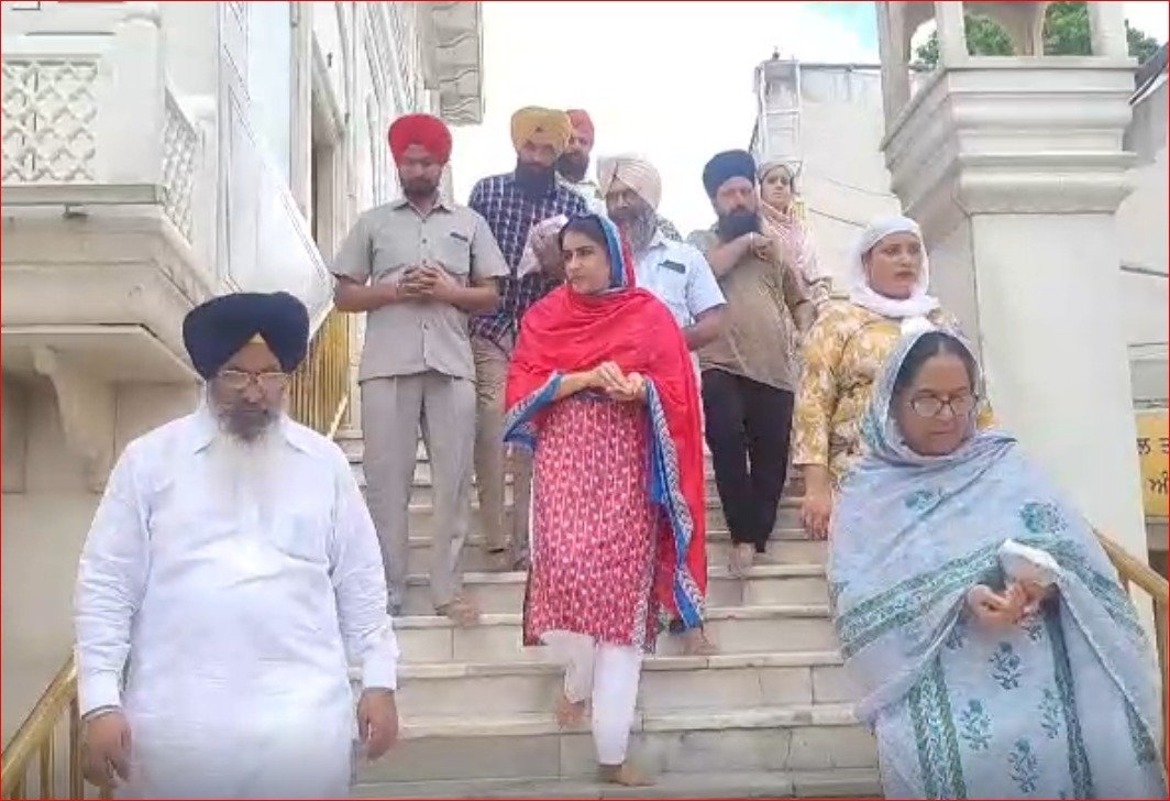 ਗੁਰੂ ਰਾਮਦਾਸ ਜੀ ਦੇ ਦਰ ’ਤੇ ਹੋਏ ਨਤਮਸਤਕ ਹੋਈ ਗਨੀਵ ਕੌਰ, ਹੜ੍ਹ ਪ੍ਰਭਾਵਿਤ ਲੋਕਾਂ ਦੀ ਸਹਾਇਤਾ ਲਈ ਕੀਤੀ ਗਈ ਅਰਦਾਸ