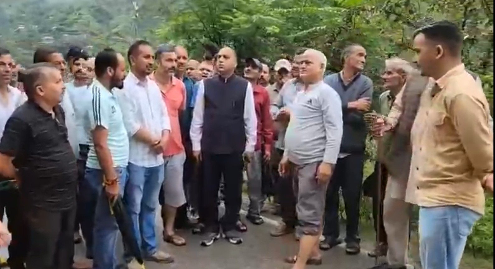 आपदाग्रस्त हिमाचल में पूर्व मुख्यमंत्री जयराम ठाकुर ने राज्य सरकार पर साधा निशाना, केन्द्र तो मदद कर रहा, लेकिन राज्य सरकार…