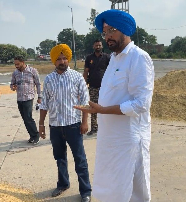 ਕੁਲਦੀਪ ਸਿੰਘ ਧਾਲੀਵਾਲ ਨੇ ਅਜਨਾਲਾ ਦਾਣਾ ਮੰਡੀ ਦਾ ਕੀਤਾ ਦੌਰਾ, ਪ੍ਰਧਾਨ ਮੰਤਰੀ ਨੂੰ ਕੀਤੀ ਖਾਸ ਅਪੀਲ