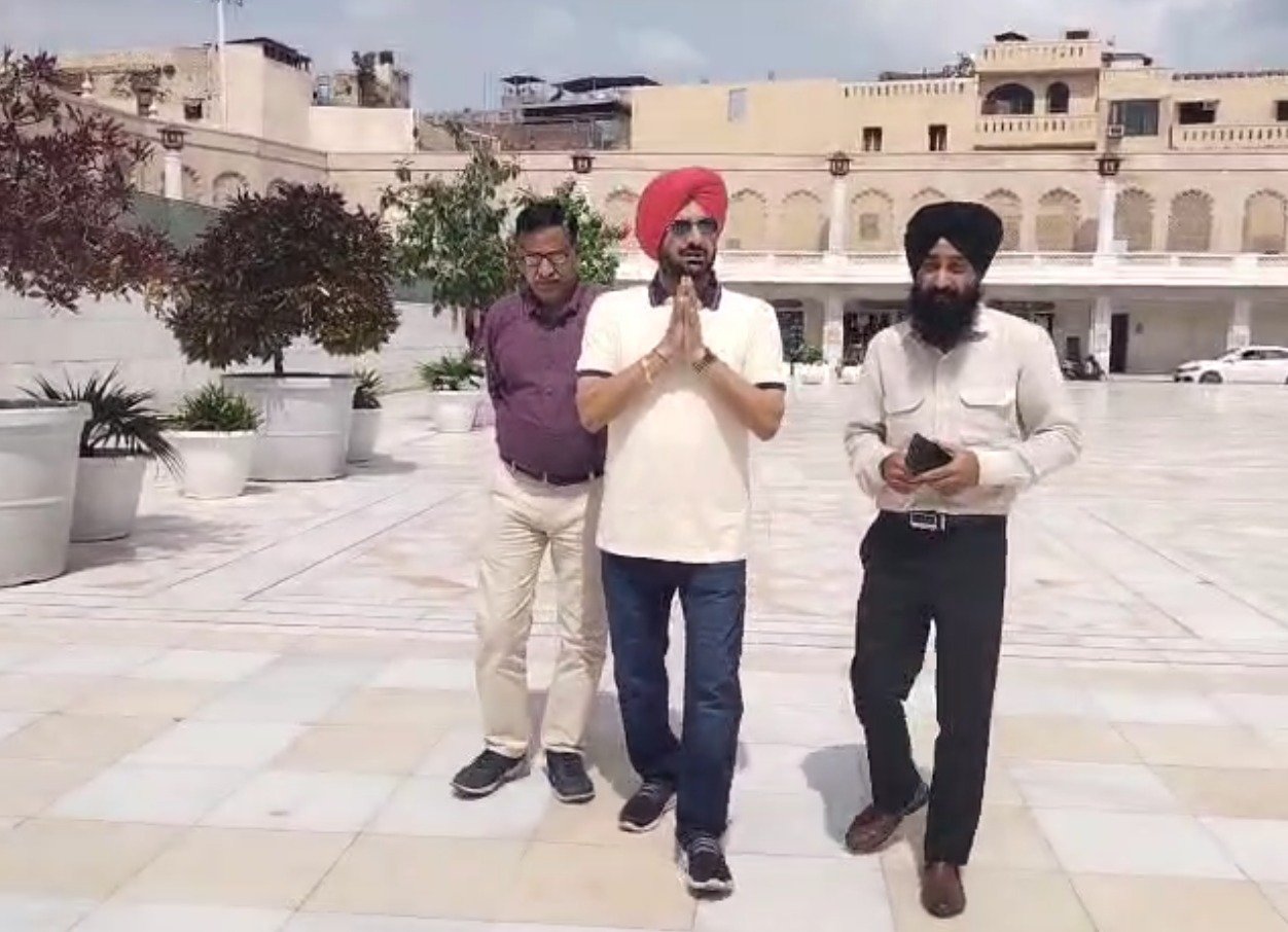 ਹੜੵ ਪੀੜਤਾਂ ਲਈ ਅਰਦਾਸ ਕਰਨ ਸ੍ਰੀ ਦਰਬਾਰ ਸਾਹਿਬ ਪਹੁੰਚੇ ਗੋਲਡਨ ਸਟਾਰ ਮਲਕੀਤ ਸਿੰਘ