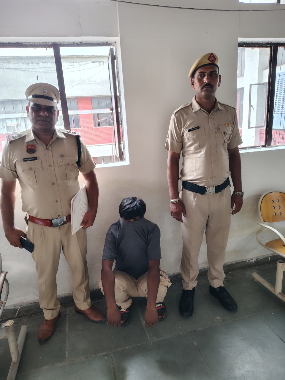 मनसा देवी ने 24 घंटे में शातिर चोर को किया गिरफ्तार, महिला की कार से लाखों का सामान किया था चोरी