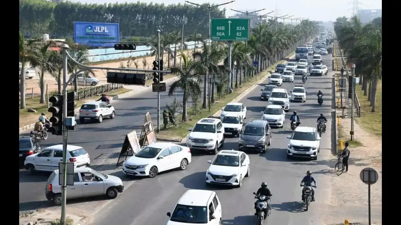 Mohali: 13 ਕਰੋੜ ਦੀ ਲਾਗਤ ਨਾਲ ਬਣੀ ਸੜਕ 13 ਮਹੀਨੇ ਵੀ ਨਹੀਂ ਚੱਲੀ, 4 ਕਿਲੋਮੀਟਰ ਵਿੱਚ 188 ਟੋਏ