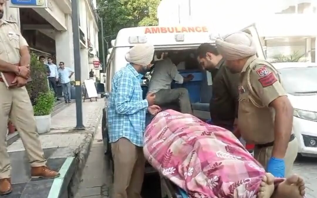 ਮੁਹਾਲੀ ‘ਚ ਵਪਾਰੀ ਨੇ ਬੈੰਕ ਅੰਦਰ ਕੀਤੀ ਸੁਸਾਈਡ, ਗੋਲੀ ਮਾਰ ਕੇ ਕੀਤੀ ਖੁਦਕੁਸ਼ੀ