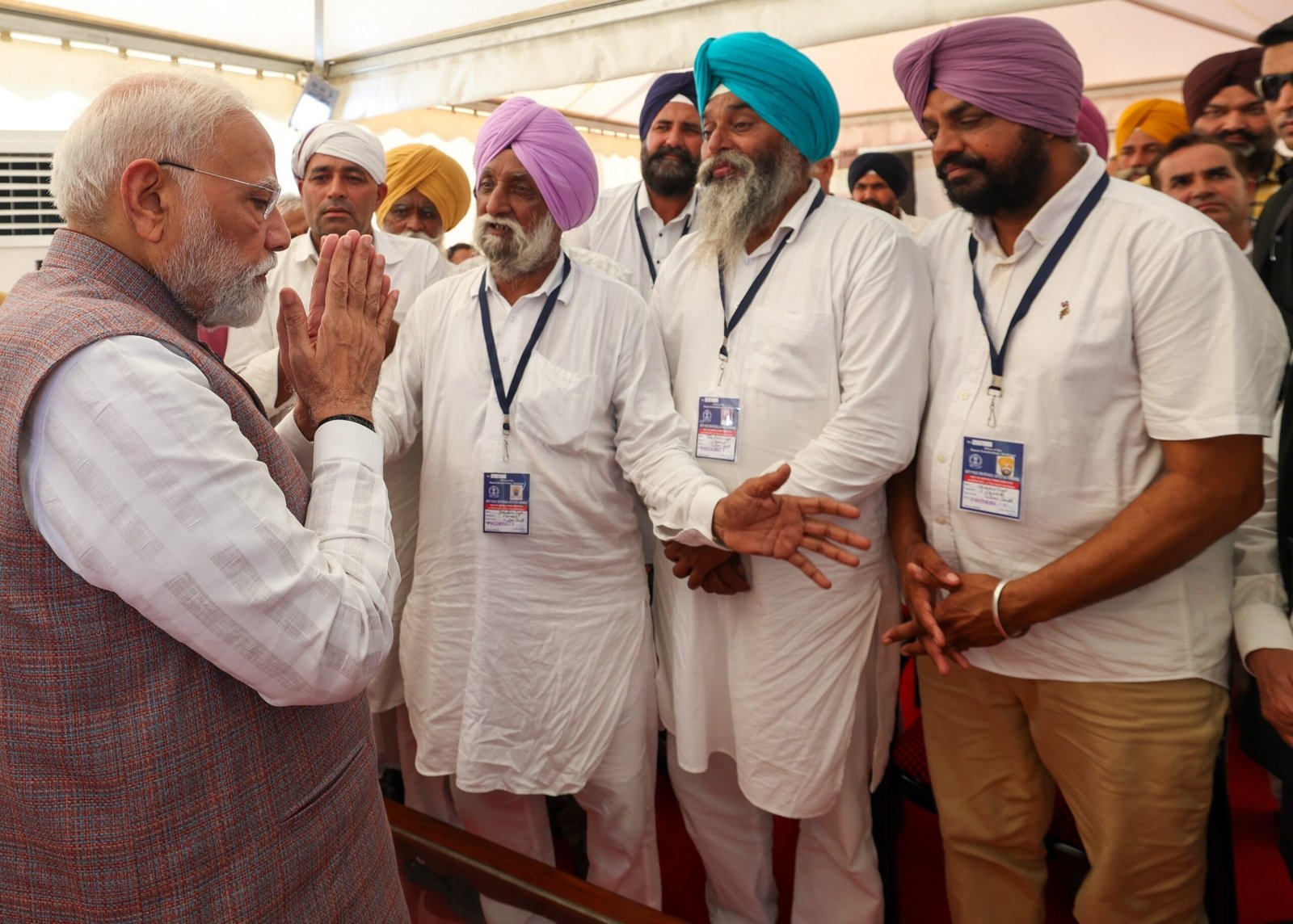 PM ਮੋਦੀ ਨੇ ਪੰਜਾਬ ਦੇ ਹੜ੍ਹ ਪ੍ਰਭਾਵਿਤ ਇਲਾਕਿਆਂ ਦਾ ਕੀਤਾ ਹਵਾਈ ਸਰਵੇਖਣ, 1600 ਕਰੋੜ ਰੁਪਏ ਦੇ ਰਾਹਤ ਪੈਕੇਜ ਦਾ ਐਲਾਨ