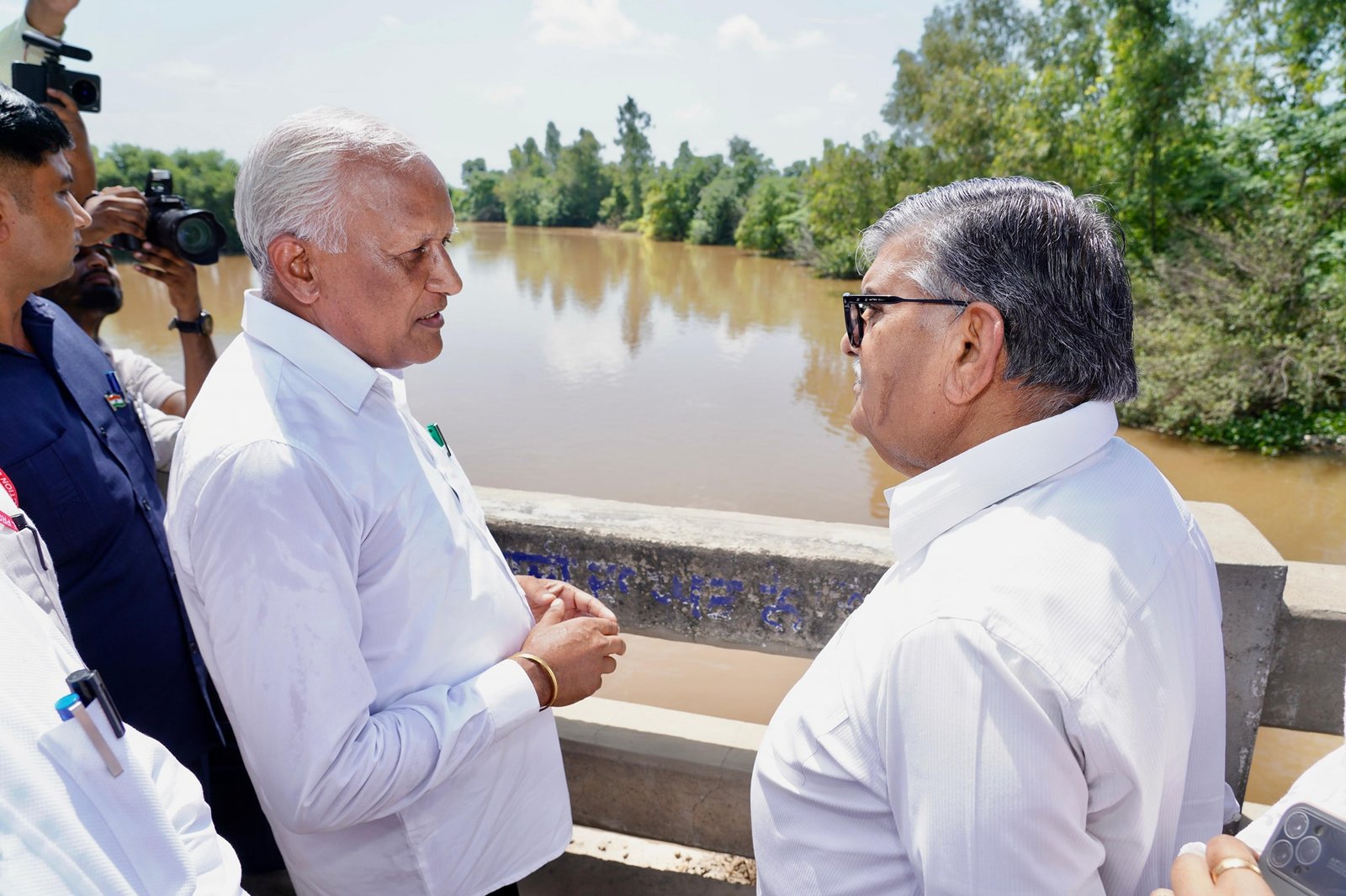 ਘੱਗਰ ਦਰਿਆ ਦੇ ਹਾਲਾਤ ਦਾ ਜਾਇਜ਼ਾ ਲੈਣ ਪਹੁੰਚੇ ਰਾਜਪਾਲ ਕਟਾਰੀਆ, ਹੋਰ ਮਦਦ ਵੀ ਕਰੇਗੀ ਕੇਂਦਰ ਸਰਕਾਰ