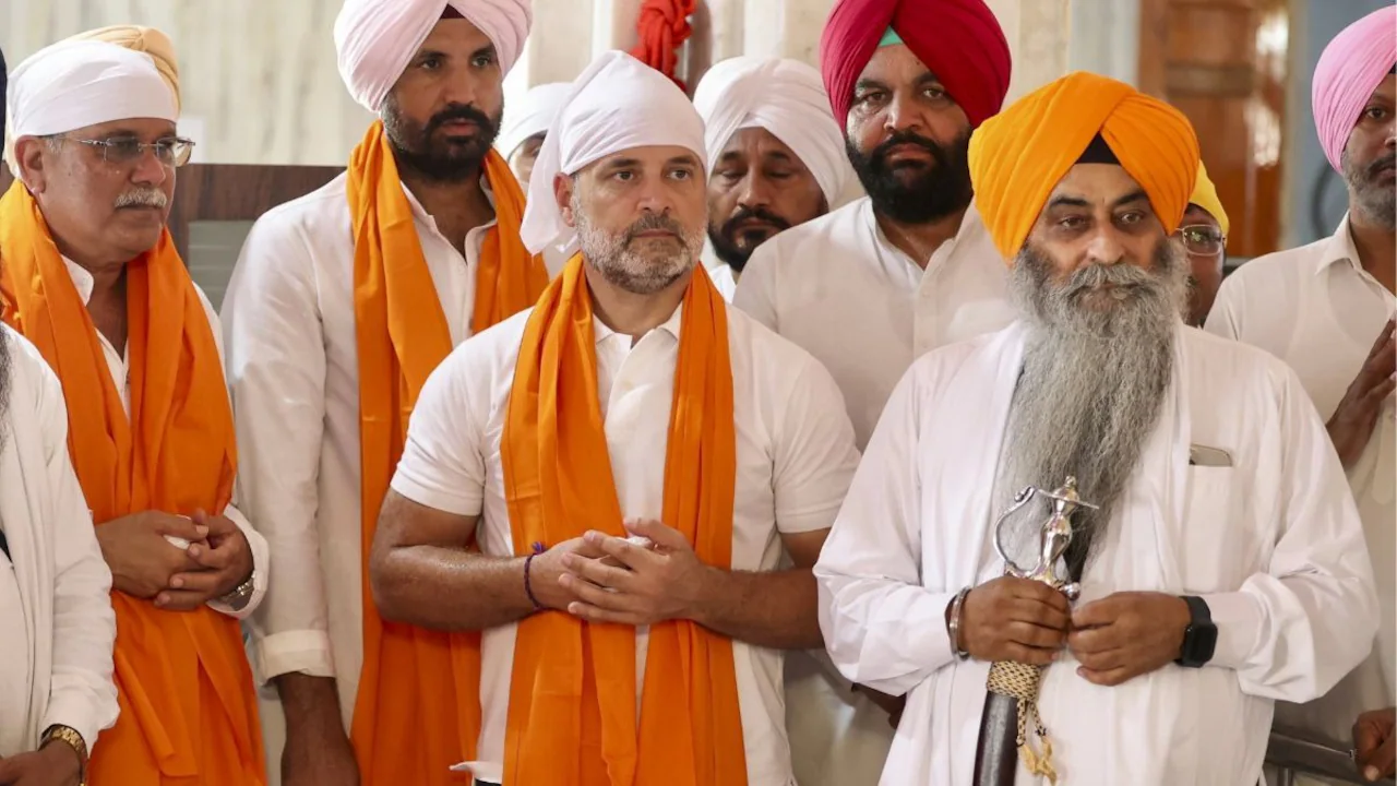 ਰਾਹੁਲ ਗਾਂਧੀ ਨੂੰ ਸਿਰੋਪਾਓ ਦਿੱਤੇ ਜਾਣ ‘ਤੇ SGPC ਦੀ ਵੱਡੀ ਕਾਰਵਾਈ, ਗੁ: ਸਾਹਿਬ ਦੇ ਮੈਨੇਜਰ ਦਾ ਤਬਾਦਲਾ, ਗ੍ਰੰਥੀ, ਕਥਾਵਾਚਕ ਤੇ ਸੇਵਾਦਾਰ ਸਸਪੈਂਡ