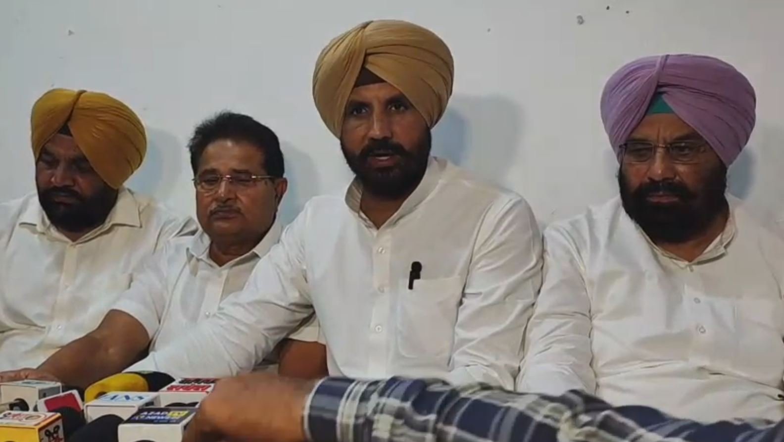 ਹੜ੍ਹ ਪੀੜਤਾਂ ਦਾ ਹਾਲ ਜਾਣਨ ਅੰਮ੍ਰਿਤਸਰ ਪਹੁੰਚੇ ਰਾਜਾ ਵੜਿੰਗ, ਕੇਂਦਰ ਤੇ ਰਾਜ ਸਰਕਾਰ ਤੋਂ ਵੱਡੇ ਪੈਕੇਜ ਐਲਾਨਣ ਦੀ ਕੀਤੀ ਮੰਗ