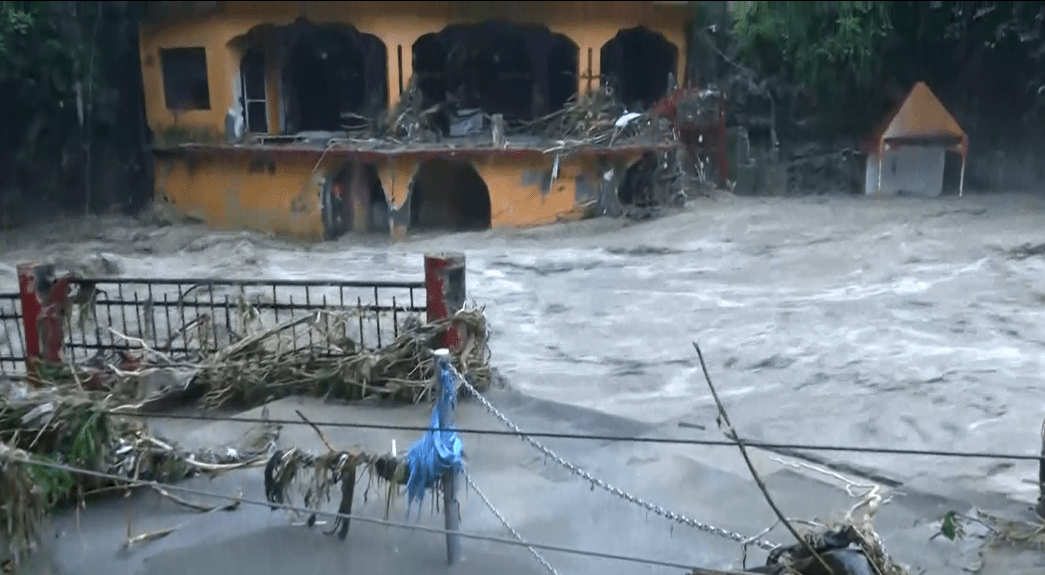 ਦੇਹਰਾਦੂਨ ਸਹਸਤਰਧਾਰਾ ਵਿੱਚ ਬੱਦਲ ਫਟਣ ਨਾਲ ਕਈ ਹੋਟਲ ਅਤੇ ਦੁਕਾਨਾਂ ਤਬਾਹ, 100 ਲੋਕਾਂ ਨੂੰ ਬਚਾਇਆ ਗਿਆ