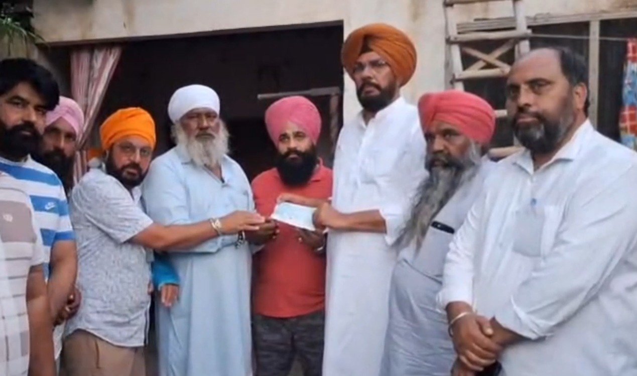 ਅਜਨਾਲਾ ’ਚ ਨੌਜਵਾਨ ਦੀ ਹੜ੍ਹਾਂ ਦੌਰਾਨ ਮੌਤ, ਸਰਕਾਰ ਵਲੋਂ ਪਰਿਵਾਰ ਨੂੰ ਮਿਲਿਆ 4 ਲੱਖ ਦਾ ਚੈੱਕ