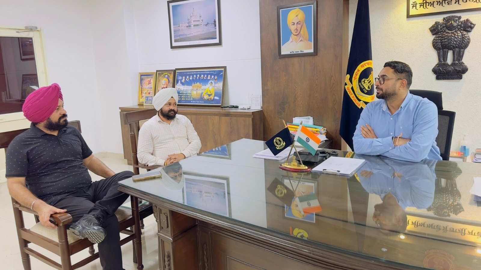 ਹੜ੍ਹ ਪੀੜ੍ਹਤਾਂ ਦੀ ਮਦਦ ਲਈ ਗੁਰਪ੍ਰੀਤ ਸਿੰਘ ਘੁੱਗੀ ਨੇ ਅੱਗੇ ਆ ਕੇ ਰਾਹਤ ਸਮਗਰੀ ਦਿੱਤੀ