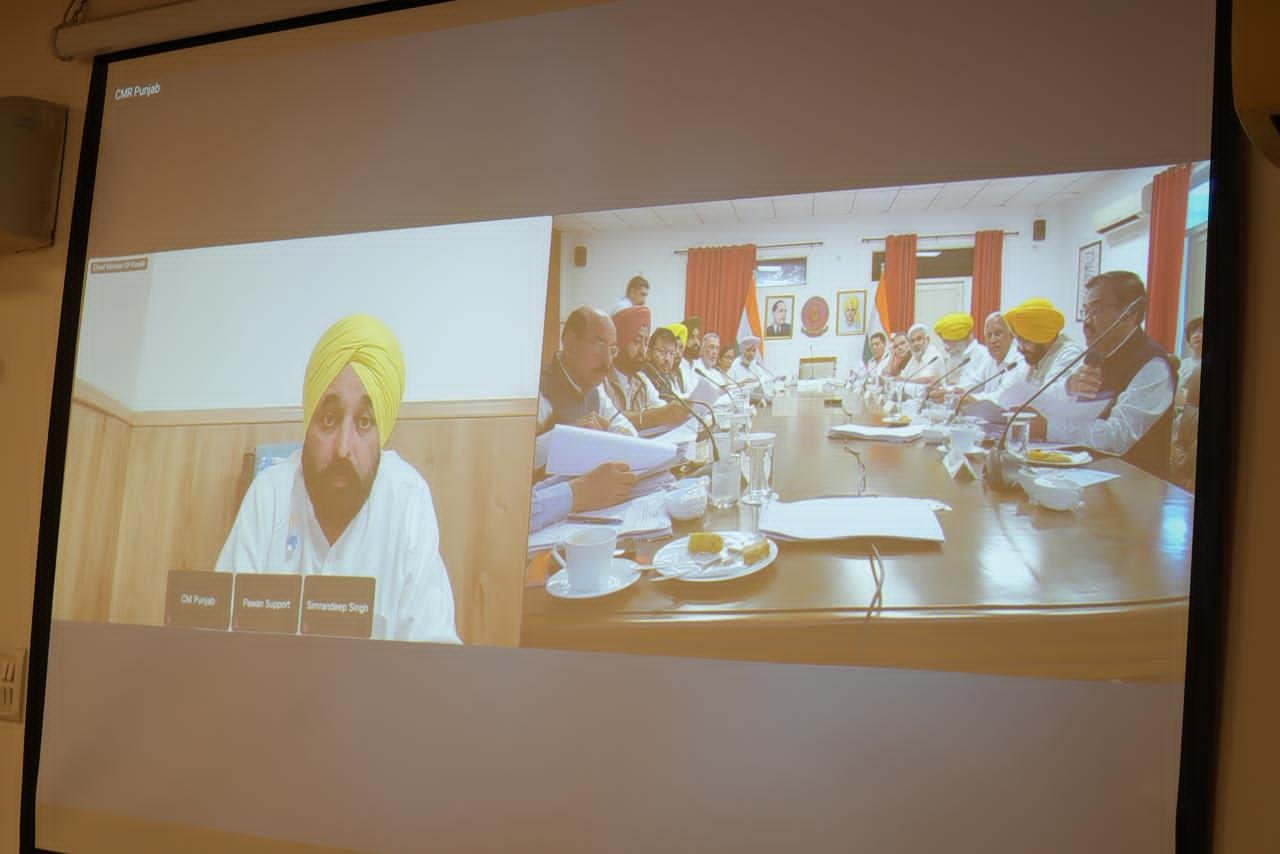 ਪੰਜਾਬ ਸਰਕਾਰ ਦੀ ਕੈਬਨਿਟ ਮੀਟਿੰਗ ਸ਼ੁਰੂ, ਸੀਐਮ ਮਾਨ ਹਸਪਤਾਲ ਤੋਂ ਸ਼ਾਮਲ, ਹੜ੍ਹ ਪੀੜਤਾਂ ਲਈ ਐਲਾਨ ਸੰਭਵ, ਵਿੱਤ ਮੰਤਰੀ ਕਰਨਗੇ ਪ੍ਰੈਸ ਕਾਨਫਰੰਸ