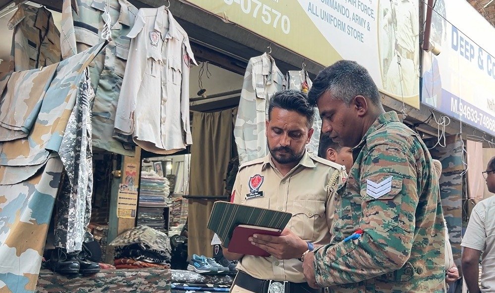 ਬਠਿੰਡਾ: ਆਰਮੀ ਦੇ ਕੱਪੜਿਆਂ ਕਰਕੇ ਪੈ ਗਈ Raid, DC ਵਲੋਂ ਇਲਾਕੇ ਨੂੰ ਪਾਬੰਦੀਸ਼ੁਦਾ ਕੀਤਾ ਗਿਆ ਘੋਸ਼ਿਤ!