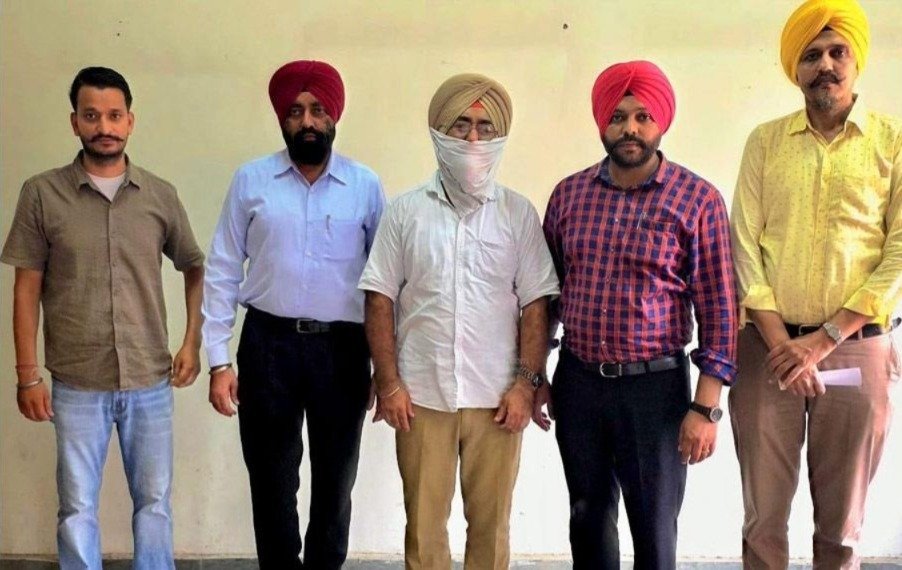 5000 ਰੁਪਏ ਰਿਸ਼ਵਤ ਲੈਂਦਾ ASI ਚੜ੍ਹਿਆ ਵਿਜੀਲੈਂਸ ਦੇ ਹੱਥੇ, ਰਿਸ਼ਵਤ ਦੀ ਪਹਿਲੀ ਕਿਸ਼ਤ ਵਜੋਂ ਲੈ ਚੁੱਕਾ 16000 ਰੁਪਏ