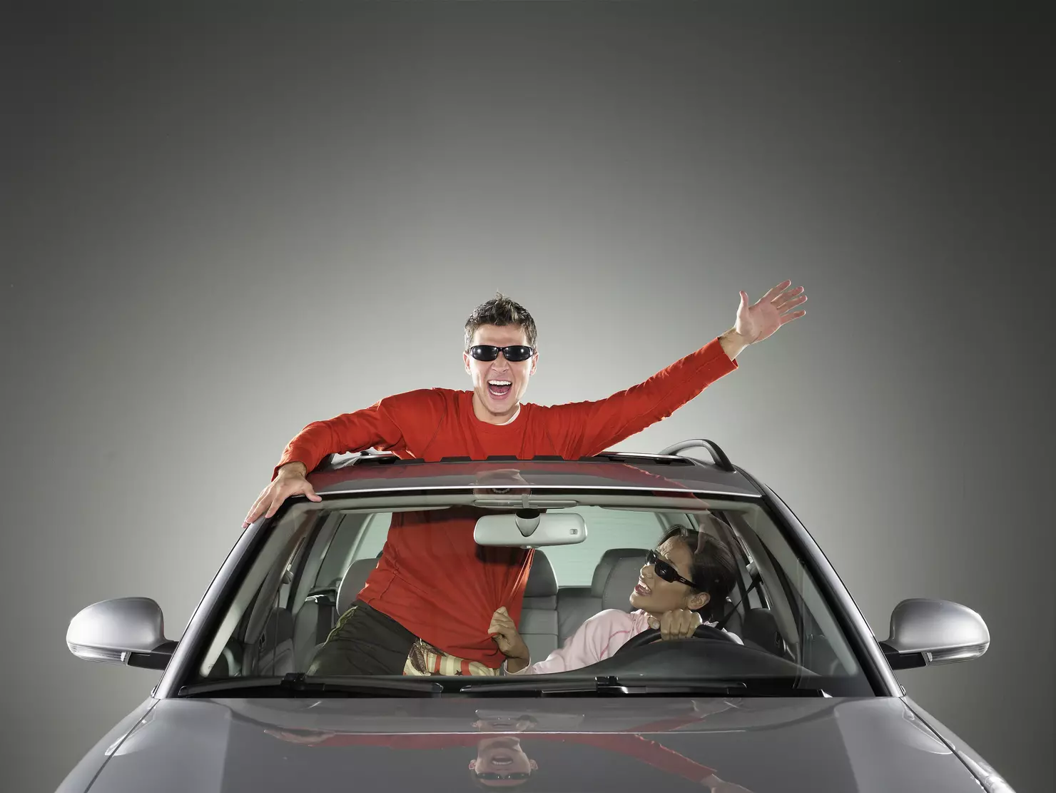 ਸਨਰੂਫ ਤੋਂ ਸਿਰ ਬਾਹਰ ਕੱਢਣਾ ਘਾਤਕ ਹੋ ਸਕਦਾ ਹੈ, ਜੇ ਤੁਹਾਨੂੰ ਵਿਸ਼ਵਾਸ ਨਹੀਂ ਤਾਂ ਦੇਖੋ ਇਹ ਖ਼ਤਰਨਾਕ ਵੀਡੀਓ