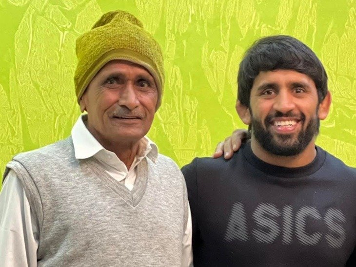 ਓਲੰਪਿਕ ਤਗਮਾ ਜੇਤੂ ਬਜਰੰਗ ਪੂਨੀਆ ਦੇ ਘਰ ਛਾਇਆ ਮਾਤਮ, ਪਿਤਾ ਦੇ ਦੇਹਾਂਤ ‘ਤੇ ਸੋਗ ਦੀ ਲਹਿਰ