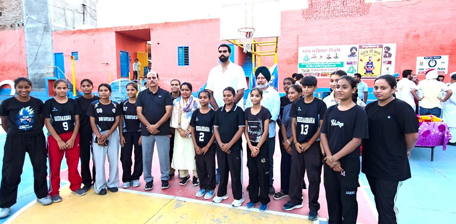 ਭਾਰਤੀ ਬਾਸਕਟਬਾਲ ਟੀਮ ਦੇ ਕਪਤਾਨ ਪਾਲਪ੍ਰੀਤ ਦਾ ਪਿੰਡ ਪਹੁੰਚਣ ’ਤੇ ਭਰਵਾਂ ਸਵਾਗਤ, ਖਿਡਾਰੀਆਂ ਨਾਲ ਸਾਂਝਾ ਕੀਤਾ ਤਜ਼ਰਬਾ