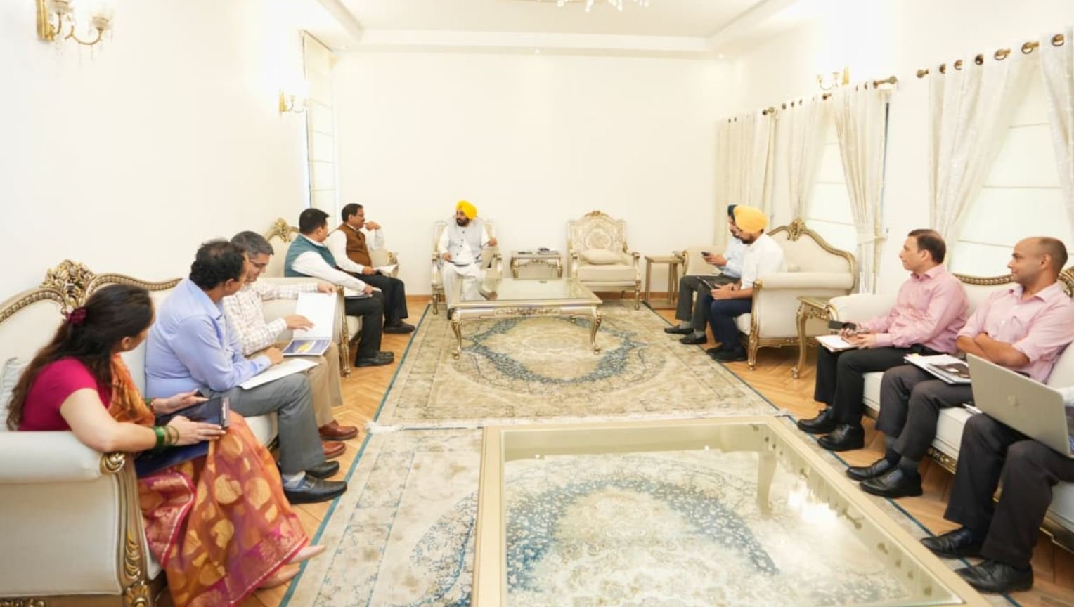 ਭਗਵੰਤ ਮਾਨ ਨੇ ਸੂਬੇ ‘ਚ ਚੱਲ ਰਹੇ ਖ਼ਰੀਦ ਕਾਰਜਾਂ ਦੀ ਕੀਤੀ ਸਮੀਖਿਆ, ਕਿਸਾਨਾਂ ਦੀ ਫ਼ਸਲ ਦਾ ਦਾਣਾ-ਦਾਣਾ ਖ਼ਰੀਦਣ ਦੀ ਕਹੀ ਗੱਲ