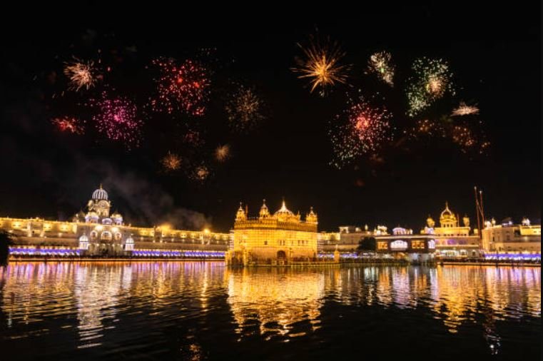 ਅੰਮ੍ਰਿਤਸਰ ‘ਚ ਪਟਾਕਿਆਂ ਦੇ ਸਟਾਲਾਂ ਲਈ 30 ਤਰੀਕ ਤੱਕ ਅਰਜ਼ੀਆਂ, ਦੀਵਾਲੀ ਦੀ ਰਾਤ ਦੋ ਘੰਟੇ ਹੋਵੇਗੀ ਆਤਿਸ਼ਬਾਜ਼ੀ