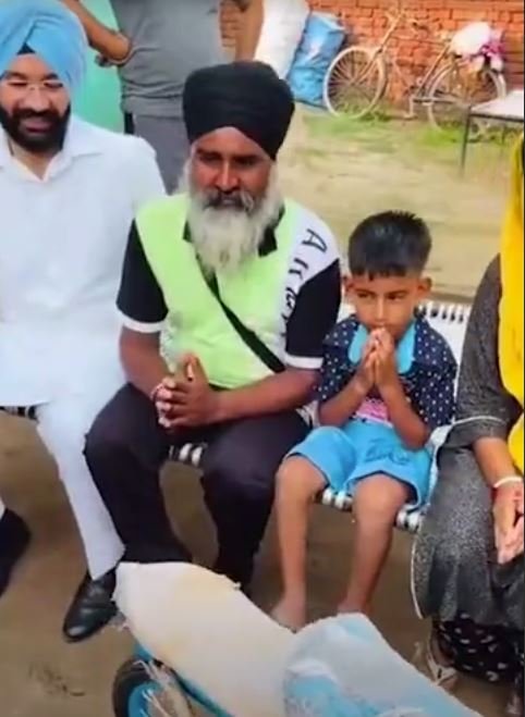ਰਾਹੁਲ ਗਾਂਧੀ ਨੇ ਪੰਜਾਬ ਦੇ ਬੱਚੇ ਨੂੰ ਤੋਹਫ਼ੇ ਵਜੋਂ ਦਿੱਤੀ ਸਾਈਕਲ; ਵੀਡੀਓ ਕਾਲ ਰਾਹੀਂ ਪਰਿਵਾਰ ਨਾਲ ਕੀਤੀ ਗੱਲ