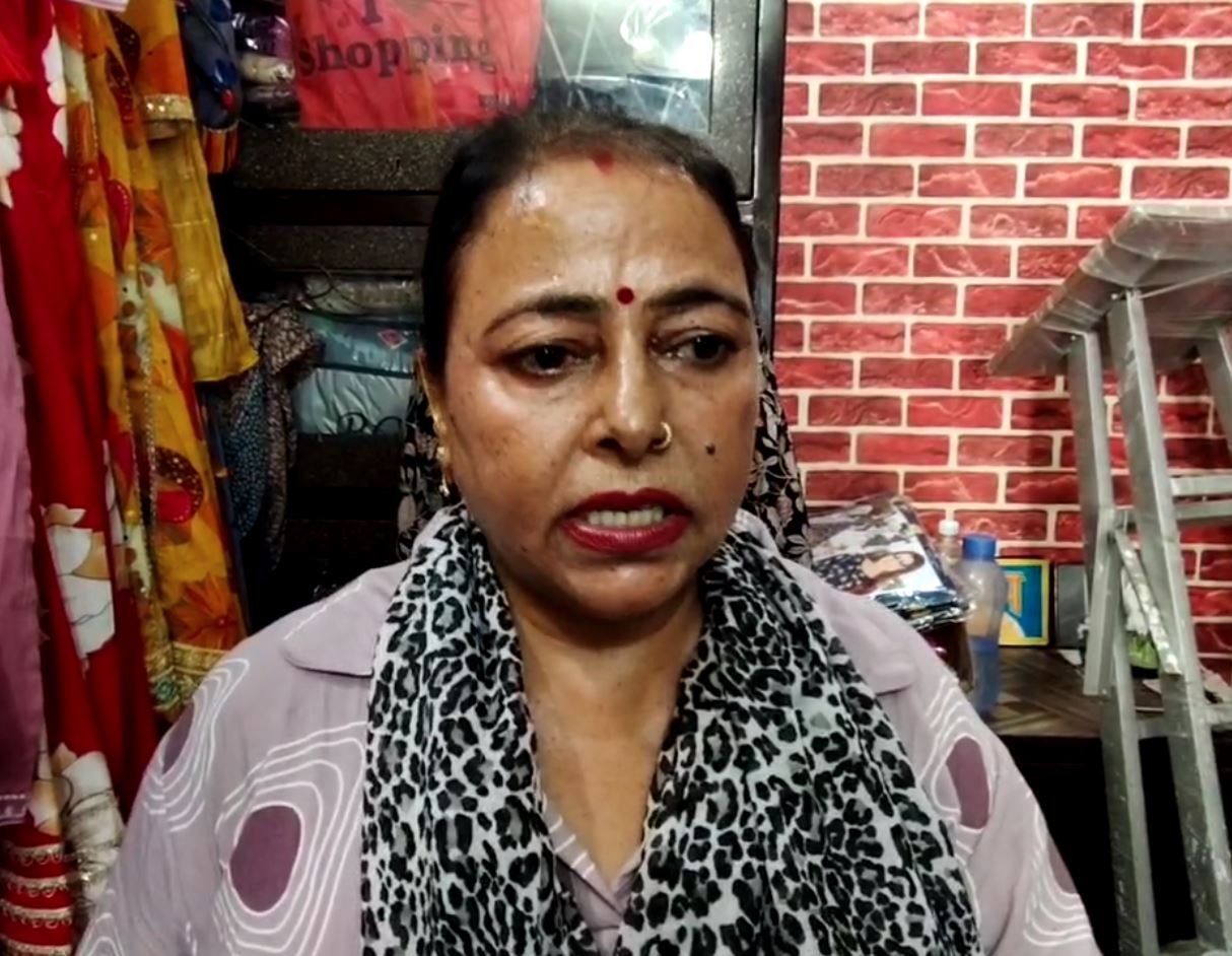 ਲੁਟੇਰਿਆਂ ਦਾ ਸ਼ਾਤਿਰ ਕਾਰਨਾਮਾ! ਜ਼ਹਿਰੀਲੀ ਚੀਜ਼ ਸੁੰਘਾਂ ਔਰਤ ਤੋਂ ਮੋਬਾਈਲ ਲੁੱਟ ਹੋਏ ਫ਼ਰਾਰ