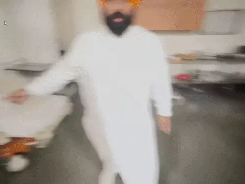 ਪੰਜਾਬ ਦੇ ਸਿੱਖਿਆ ਮੰਤਰੀ ਨੇ ਨਿੱਜੀ ਹਸਪਤਾਲ ਦੀ ਬਣਾਈ ਵੀਡੀਓ, ਡਾਕਟਰਾਂ ‘ਤੇ ਵਰ੍ਹਦਿਆਂ ਕਿਹਾ ਕਿ ਪੈਸਾ ਉਨ੍ਹਾਂ ਲਈ ਮਹੱਤਵਪੂਰਨ ਹੈ ਪੰਜਾਬ ਦੇ ਸਿੱਖਿਆ ਮੰਤਰੀ ਨੇ ਨਿੱਜੀ ਹਸਪਤਾਲ ਦੀ ਬਣਾਈ ਵੀਡੀਓ, ਡਾਕਟਰਾਂ ‘ਤੇ ਵਰ੍ਹਦਿਆਂ ਕਿਹਾ ਕਿ ਪੈਸਾ ਉਨ੍ਹਾਂ ਲਈ ਮਹੱਤਵਪੂਰਨ ਹੈ