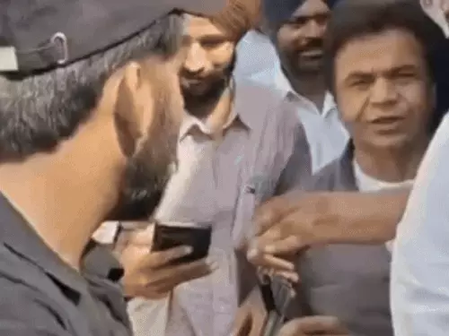 ਬਾਲੀਵੁੱਡ ਅਦਾਕਾਰ ਰਾਜਪਾਲ ਯਾਦਵ ਪਹੁੰਚੇ ਫਾਜ਼ਿਲਕਾ, ਹੜ੍ਹ ਪੀੜਤਾਂ ਨਾਲ ਕੀਤੀ ਮੁਲਾਕਾਤ, ਕਿਹਾ- ਦੁੱਖ ਦੀ ਘੜੀ ਵਿੱਚ ਉਨ੍ਹਾਂ ਦੇ ਨਾਲ ਖੜ੍ਹਾ ਹਾਂ