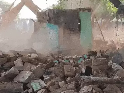 ਚੰਡੀਗੜ੍ਹ ਵਿੱਚ 36 ਸਾਲ ਪੁਰਾਣੀ ਰਿਹਾਇਸ਼ੀ ਕਲੋਨੀ ਢਾਹੀ, ਬੁਲਡੋਜ਼ਰਾਂ ਨੇ ਦੋ ਘੰਟਿਆਂ ਵਿੱਚ 450 ਘਰ ਕਰ ਦਿੱਤੇ ਤਬਾਹ