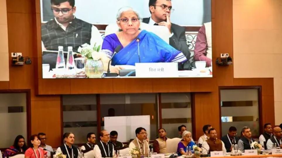 GST Council Meeting: ਹੁਣ ਸਲੈਬ ਸਿਰਫ਼ 5% ਤੇ 18% ਹੋਣਗੇ, ਜੁੱਤੇ ਅਤੇ ਕੱਪੜੇ ਹੋਣਗੇ ਸਸਤੇ