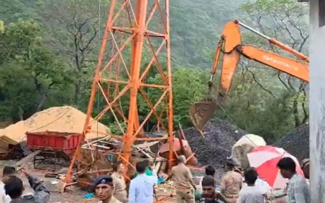 गुजरात के पंचमहल में हादसा, पावागढ़ में मालवाहक रोपवे टूटने से 6 की दर्दनाक मौत