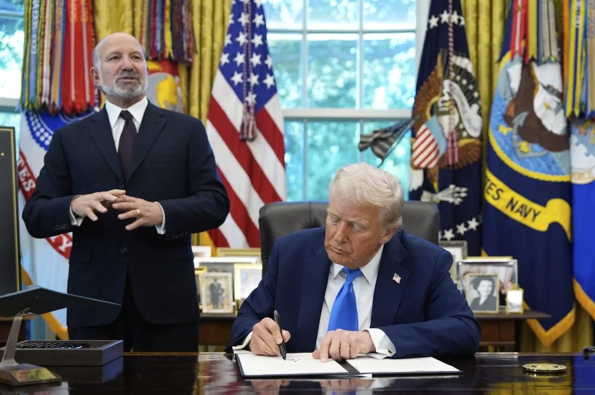 ਡੋਨਾਲਡ ਟਰੰਪ ਨੇ H-1B ਵੀਜ਼ਾ ਨਿਯਮਾਂ ਵਿੱਚ ਕੀਤਾ ਬਦਲਾਅ, ਨਵੀਆਂ ਅਰਜ਼ੀਆਂ ਲਈ 88 ਲੱਖ ਰੁਪਏ ਵਸੂਲੇਗਾ US