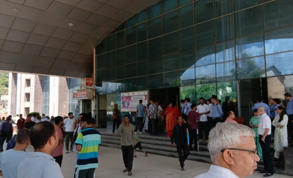 ਪ੍ਰਧਾਨ ਮੰਤਰੀ ਮੋਦੀ ਦੇ ਹਿਮਾਚਲ ਦੌਰੇ ਦੌਰਾਨ ਦੋ ਮੈਡੀਕਲ ਕਾਲਜਾਂ ਨੂੰ ਬੰਬ ਨਾਲ ਉਡਾਉਣ ਦੀਆਂ ਮਿਲੀਆਂ ਧਮਕੀਆਂ, ਜਾਣੋ ਕੀ ਮਿਲਿਆ?