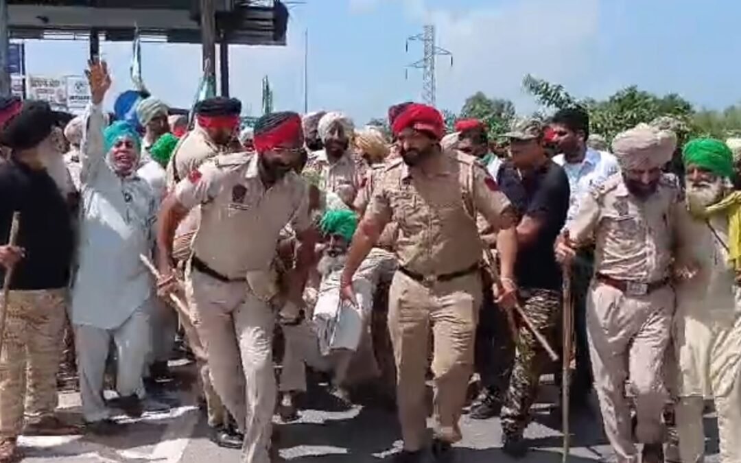 ਪਿੰਡ ਵੜਿੰਗ ‘ਚ ਟੋਲ ਪਲਾਜ਼ਾ ‘ਤੇ ਹੰਗਾਮਾ, ਪੁਲਿਸ ਨੇ ਚੁਕਵਾਇਆ ਕਿਸਾਨਾਂ ਦਾ ਪੱਕਾ ਧਰਨਾ