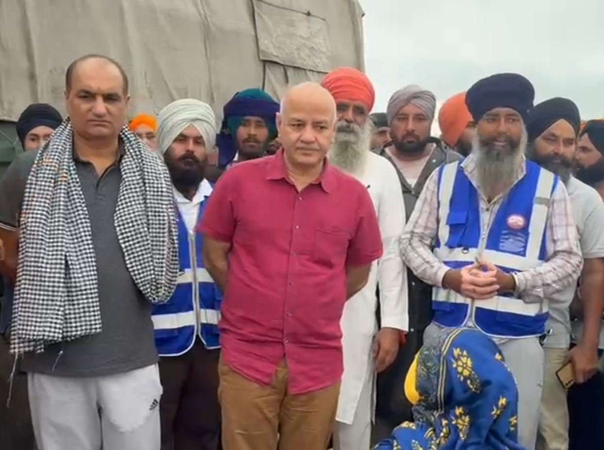 ਮਨੀਸ਼ ਸਿਸੋਦੀਆ ਵੱਲੋਂ ਹੜ੍ਹ ਪ੍ਰਭਾਵਿਤ ਇਲਾਕਿਆਂ ਦੌਰਾ, ਮਾਰ ਝੱਲ੍ਹ ਰਹੇ ਲੋਕਾਂ ਨੂੰ ਪੱਕੀ ਨਿਜ਼ਾਤ ਦਿਵਾਉਣ ਦਾ ਦਿੱਤਾ ਭਰੋਸਾ