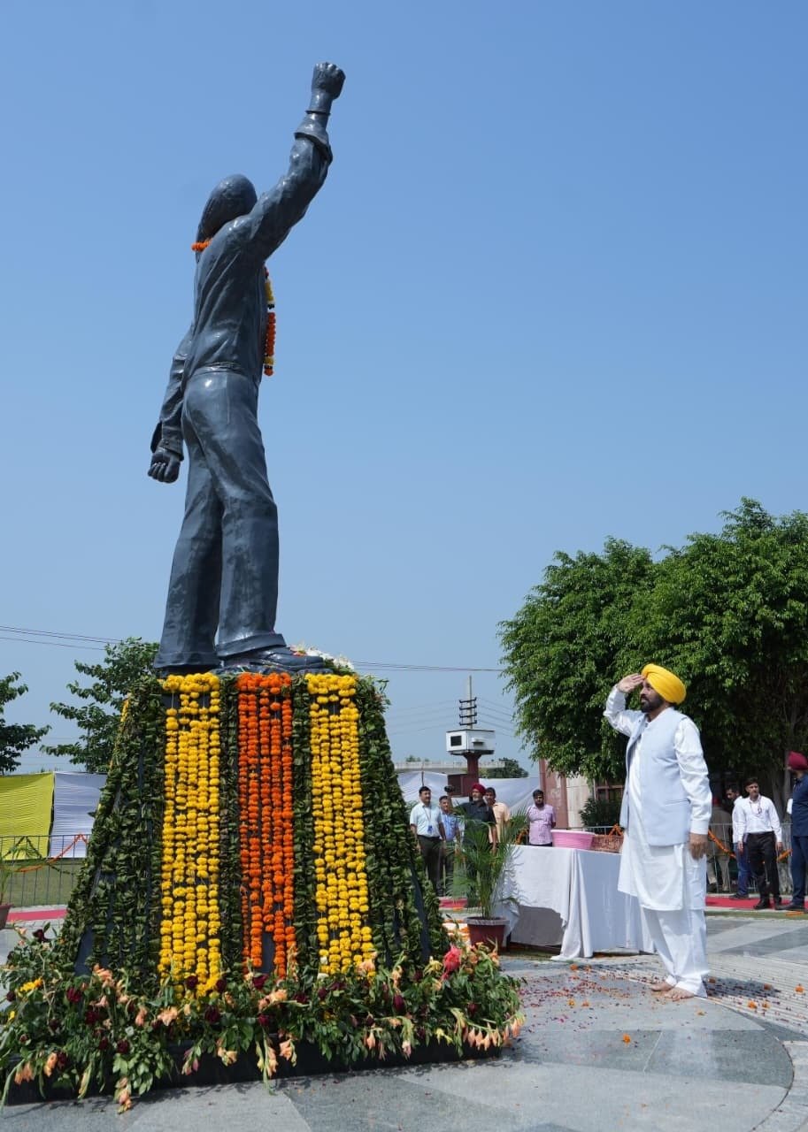 ਖਟਕੜ ਕਲਾਂ ਪਹੁੰਚੇ CM ਮਾਨ ਨੇ ਸ਼ਹੀਦ-ਏ-ਆਜ਼ਮ ਭਗਤ ਸਿੰਘ ਨੂੰ ਭੇਟ ਕੀਤੇ ਸ਼ਰਧਾ ਦੇ ਫੁੱਲ, ਲੋਕਾਂ ਨੂੰ ਜਲਦ ਸਮਰਪਿਤ ਕੀਤਾ ਜਾਵੇਗਾ ਸ਼ਹੀਦ ਭਗਤ ਸਿੰਘ ਵਿਰਾਸਤੀ ਕੰਪਲੈਕਸ