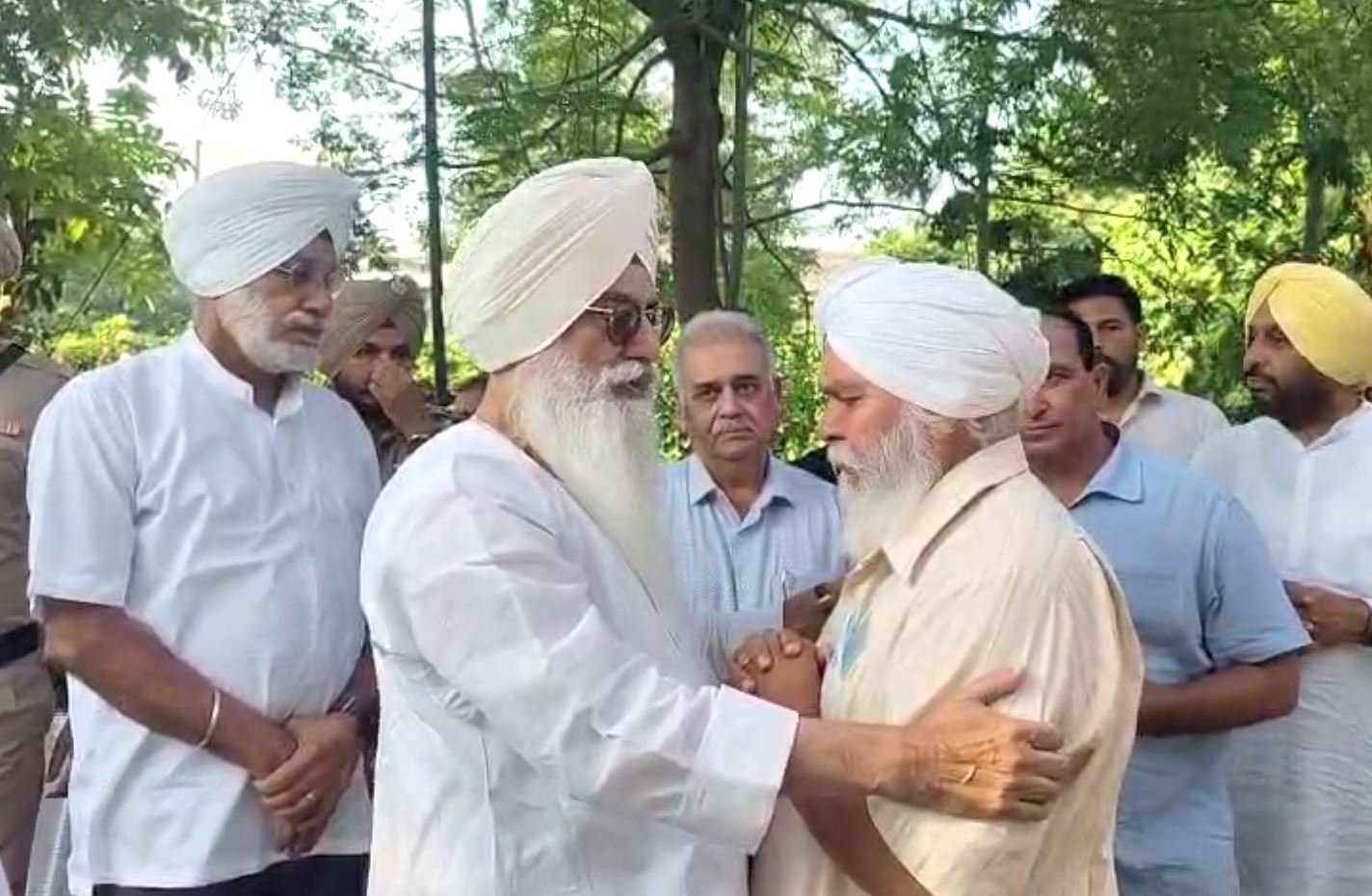 ਡੇਰਾ ਬਿਆਸ ਮੁਖੀ ਬਾਬਾ ਗੁਰਿੰਦਰ ਸਿੰਘ ਜਲੰਧਰ ਪਹੁੰਚੇ, ਮਹਿੰਦਰ ਕੇਪੀ ਦੇ ਪਰਿਵਾਰ ਨਾਲ ਕੀਤਾ ਦੁੱਖ ਸਾਂਝਾ