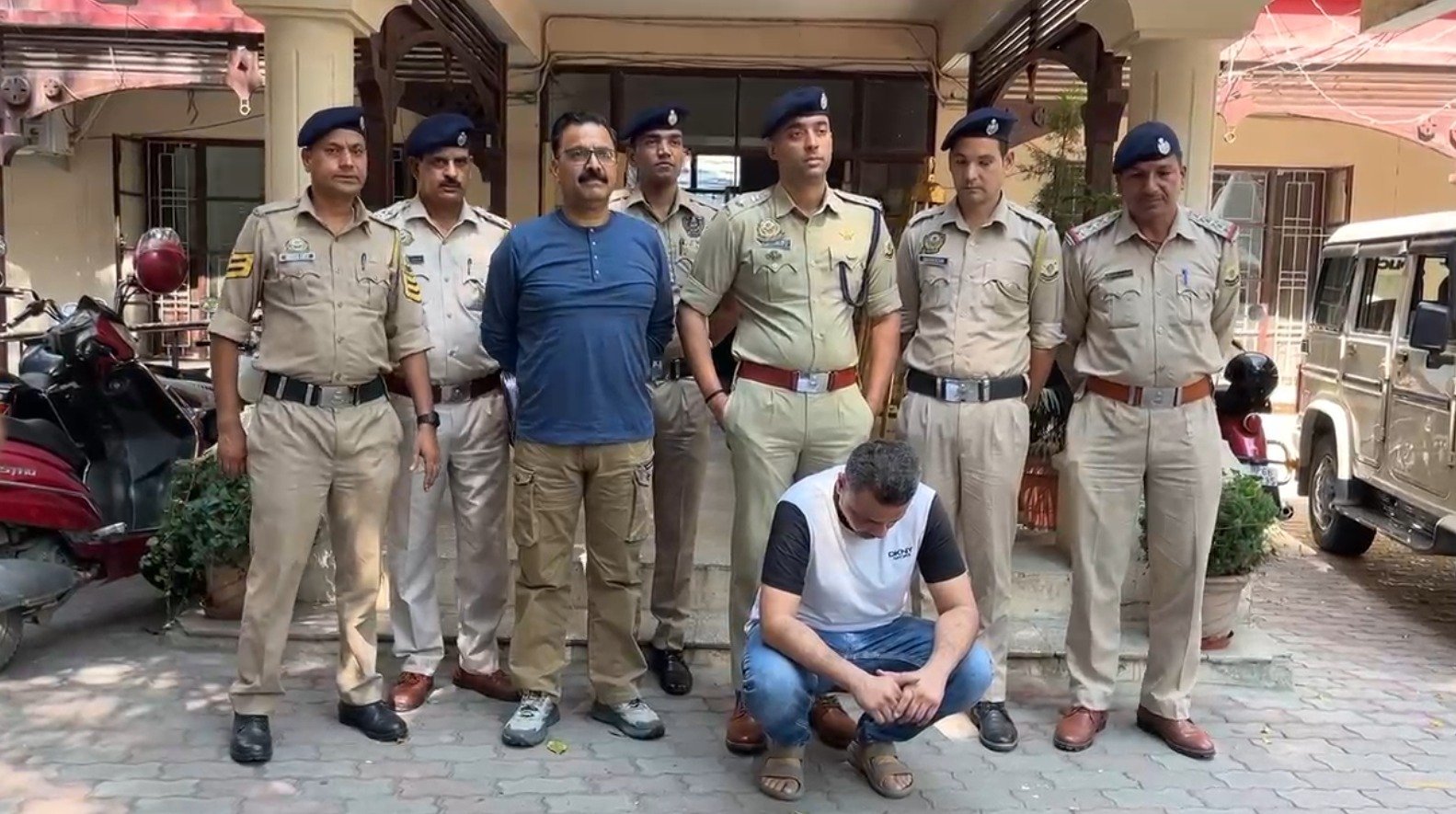 ਪੁਲਿਸ ਦੀ ਵੱਡੀ ਕਾਰਵਾਈ: ਕੁੱਲੂ DC ਦਫ਼ਤਰ ਨੂੰ ਬੰਬ ਨਾਲ ਉਡਾਉਣ ਦੀ ਧਮਕੀ ਦੇਣ ਵਾਲਾ ਦੋਸ਼ੀ ਗ੍ਰਿਫ਼ਤਾਰ