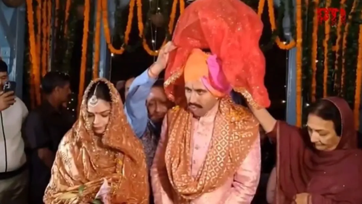 Viral Video: ਵਿਆਹ ਤੋਂ ਬਾਅਦ ਸ਼ਿਮਲਾ ਵਿੱਚ ਮੰਤਰੀ ਵਿਕਰਮਾਦਿੱਤਿਆ ਸਿੰਘ ਅਤੇ ਉਨ੍ਹਾਂ ਦੀ ਪਤਨੀ ਦਾ ਇਸ ਤਰ੍ਹਾਂ ਸਵਾਗਤ ਕੀਤਾ ਗਿਆ