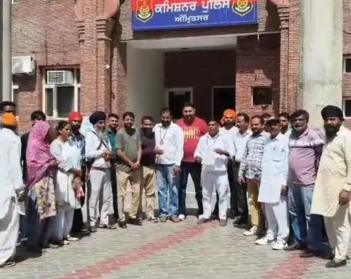 ਅੰਮ੍ਰਿਤਸਰ ਵਿੱਚ ਅਕਸ਼ੈ ਕੁਮਾਰ ਦੀ ਫਿਲਮ ਵਿਰੁੱਧ ਵਿਰੋਧ ਪ੍ਰਦਰਸ਼ਨ, ਵਾਲਮੀਕੀ ਭਾਈਚਾਰੇ ਨੇ ਸੈਂਸਰ ਬੋਰਡ ਵਿੱਚ ਪ੍ਰਤੀਨਿਧਤਾ ਅਤੇ ਫਿਲਮ ‘ਤੇ ਪਾਬੰਦੀ ਦੀ ਕੀਤੀ ਮੰਗ