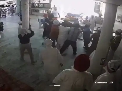 ਫਾਜ਼ਿਲਕਾ ਗੁਰਦੁਆਰੇ ਵਿੱਚ ਪ੍ਰਧਾਨ ਨੂੰ ਲੈ ਕੇ ਝੜਪਾਂ,ਤਲਵਾਰਾਂ ਨਾਲ ਕੀਤਾ ਹਮਲਾ, 3 ਜ਼ਖਮੀ