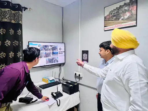 ਲੁਧਿਆਣਾ ਰੇਲਵੇ ਸਟੇਸ਼ਨ ‘ਤੇ ਪਹੁੰਚੇ ਕੇਂਦਰੀ ਮੰਤਰੀ ਰਾਜ ਮੰਤਰੀ ਰਵਨੀਤ ਸਿੰਘ ਬਿੱਟੂ, ਸਹੂਲਤਾਂ ਦਾ ਲਿਆ ਜਾਇਜ਼ਾ