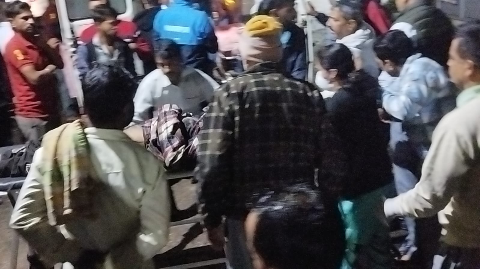 बिलासपुर में लैंडस्लाइड, पहाड़ से बस पर गिरा मलबा, 15 की मौत, 30 लोग थे सवार