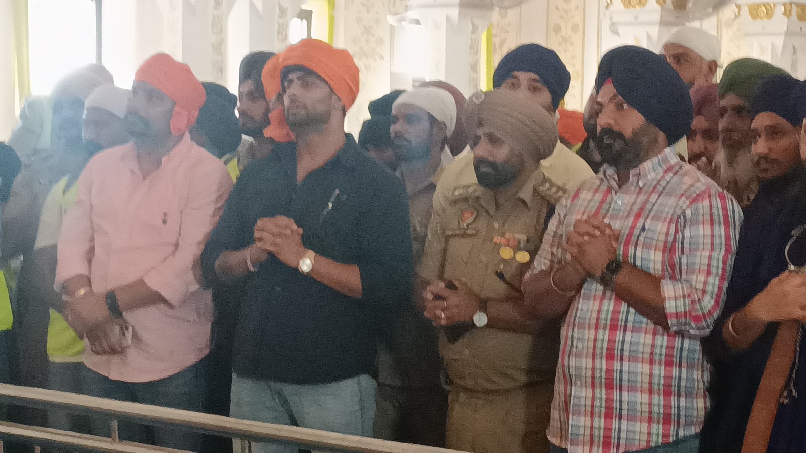 ਪੰਜਾਬੀ ਗਾਇਕ ਮਨਕੀਰਤ ਔਲਖ ਗੁਰਦੁਆਰਾ ਬੇਰ ਸਾਹਿਬ ਵਿਖੇ ਹੋਏ ਨਤਮਸਤਕ