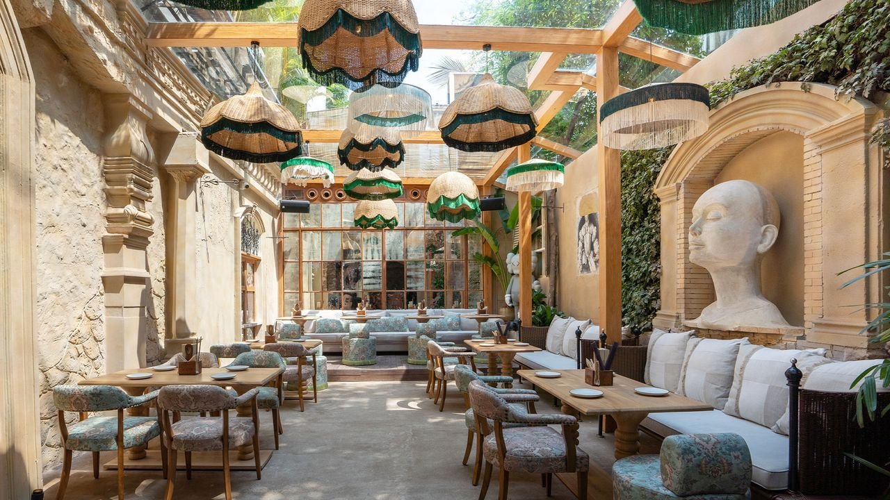 फूड मेन्यू के हाई रेट को लेकर छाया Virat Kohli का मुंबई One8 Commune रेस्टोरेंट, रेट लिस्ट देख उड़ जाएगे होश