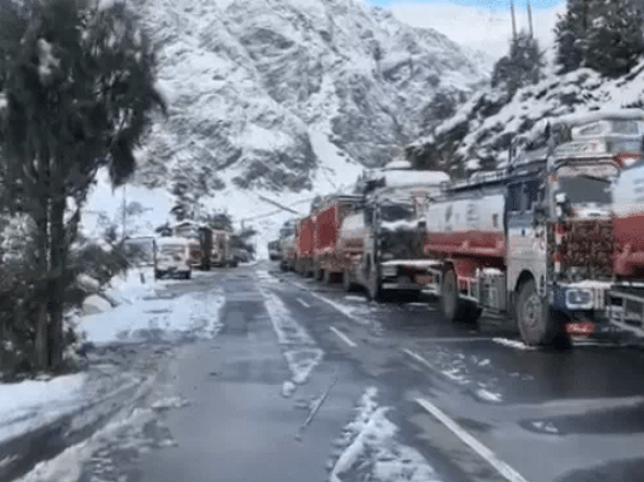 ਹਿਮਾਚਲ ਪ੍ਰਦੇਸ਼ ਦੀਆਂ ਉੱਚੀਆਂ ਚੋਟੀਆਂ ‘ਤੇ ਅਕਤੂਬਰ ਮਹੀਨੇ ਵਿੱਚ ਭਾਰੀ ਬਰਫ਼ਬਾਰੀ, ਮੌਸਮ ਵਿਭਾਗ ਵੱਲੋਂ Alert ਜਾਰੀ