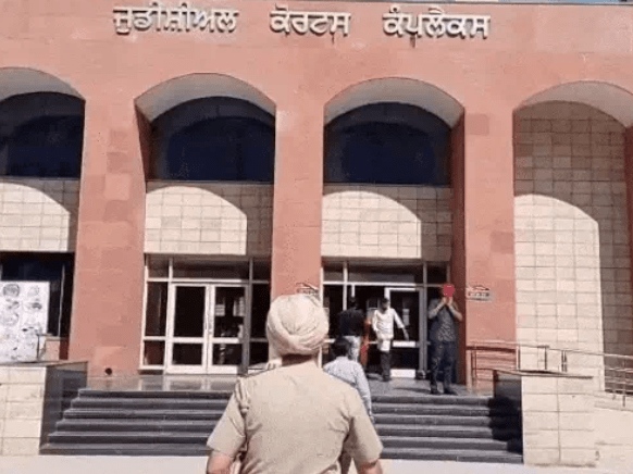 ਮੋਹਾਲੀ ਅਦਾਲਤ ਨੇ ਪਿਤਾ-ਪੁੱਤਰ ਨੂੰ ਉਮਰ ਕੈਦ ਦੀ ਸਜ਼ਾ ਸੁਣਾਈ, 8 ਸਾਲ ਪੁਰਾਣਾ ਕਤਲ ਮਾਮਲਾ