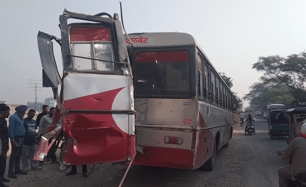 ਬਟਾਲਾ ਅੰਮ੍ਰਿਤਸਰ ਬਾਈਪਾਸ ‘ਤੇ ਟਿੱਪਰ ਦੀ ਸਰਕਾਰੀ ਬੱਸ ਨਾਲ ਟੱਕਰ, ਕਈਆਂ ਨੂੰ ਲੱਗੀਆਂ ਮਾਮੂਲੀ ਸੱਟਾਂ