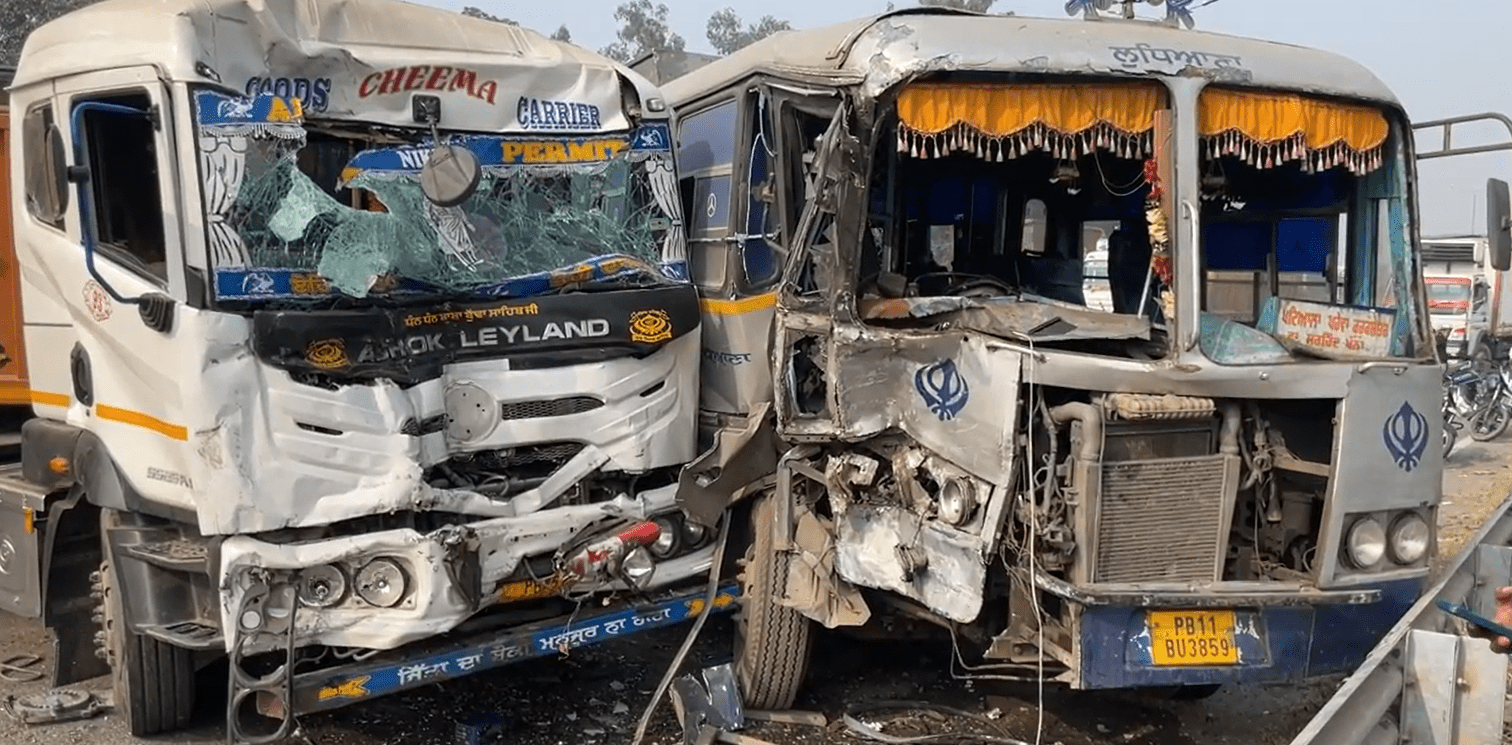 ਖੰਨਾ ਹਾਈਵੇਅ ‘ਤੇ ਪੀਆਰਟੀਸੀ ਬੱਸ ਨਾਲ ਟਰਾਲੇ ਦੀ ਟੱਕਰ, 25 ਯਾਤਰੀ ਜ਼ਖਮੀ