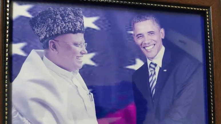 ਦਿੱਲੀ ਪੁਲਿਸ ਨੇ ਚੈਤਨਿਆਨੰਦ ਸਰਸਵਤੀ ਦੇ ਆਸ਼ਰਮ ‘ਚੋਂ ਬਰਾਮਦ ਕੀਤੀਆਂ ਨਕਲੀ ਫੋਟੋਆਂ ਅਤੇ ₹8 ਕਰੋੜ ਦੀ ਜਾਇਦਾਦ