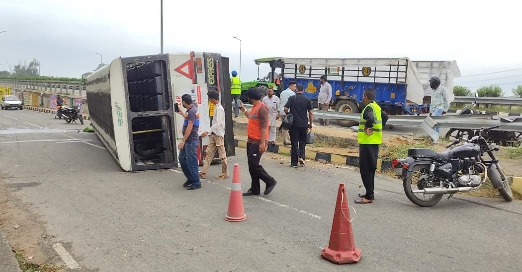 ਲੁਧਿਆਣਾ ਦੇ ਸਮਰਾਲਾ ਨੇੜੇ ਹਾਈਵੇਅ ‘ਤੇ ਪਲਟੀ ਰੋਡਵੇਜ਼ ਬੱਸ, 40 ਯਾਤਰੀ ਸੀ ਸਵਾਰ, ਸਾਰੇ ਸੁਰੱਖਿਅਤ