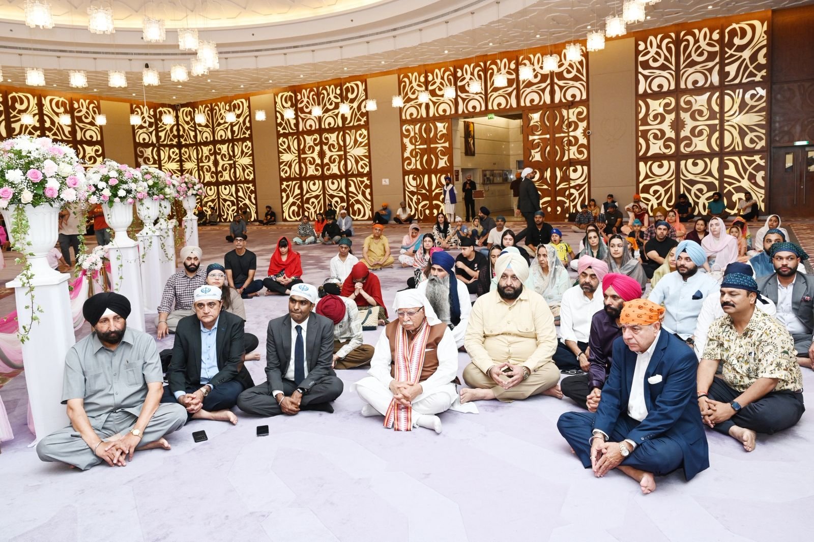 दुबई दौरे पर पहुंचे केंद्रीय मंत्री मनोहर लाल, गुरुद्वारा गुरु नानक दरबार में टेका माथा